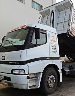 Saray Petrol Dölek Un un nakliye kamyonu