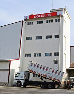 Dölek Un fabrika binası ve un nakliye kamyonu, Çorum