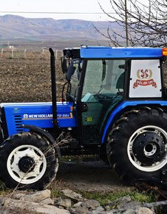 Dölek Un logolu New Holland traktör